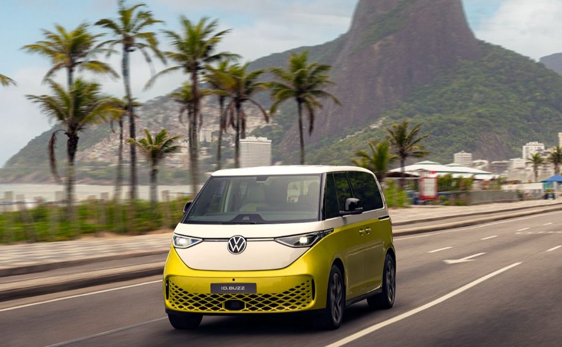 (foto do VW ID.Buzz com pneu Continental)