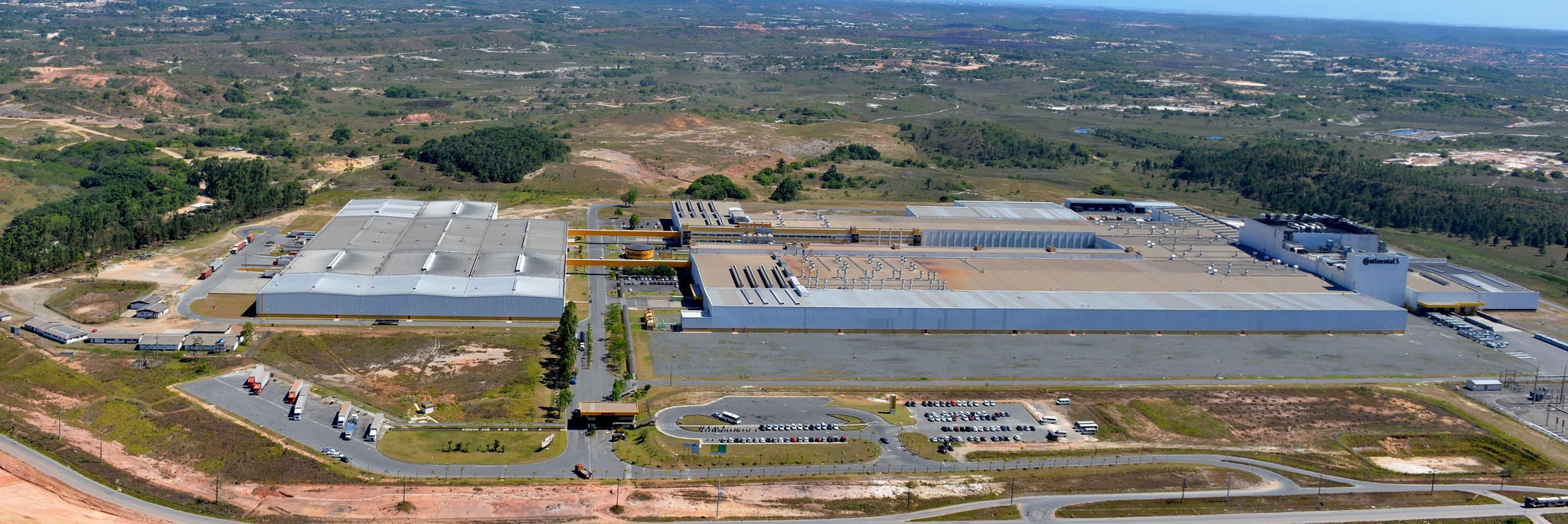 (Foto aérea da fábrica de pneus da Continental em Camaçari)