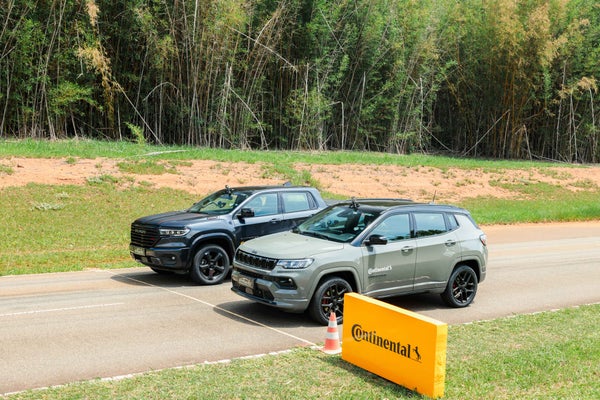 Arrancadão: Jeep Compass S Blackhawk vs Rampage RT | Continental Pneus