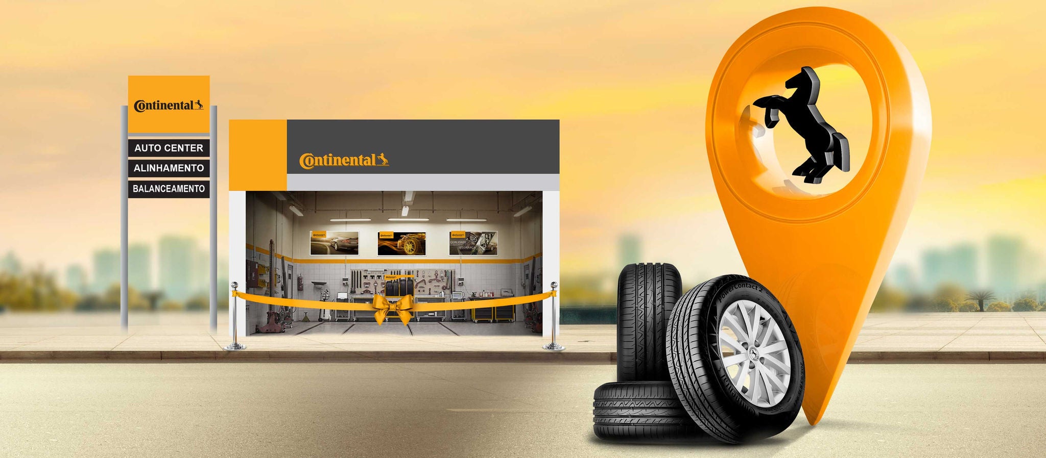 (A imagem mostra uma representação gráfica da fachada de uma loja de pneus oficial da marca Continental Pneus em Campina Grande. À esquerda, há um totem alto vertical de sinalização com o nome "Continental" no topo e destacando os serviços "AUTO CENTER", "ALINHAMENTO" e "BALANCEAMENTO" listados em seguida. Ao lado do totem a direita, há a revenda autorizada Continental, uma oficina de serviços com vista parcial de sua fachada frontal, onde se pode ver um grande logotipo da Continental na parede exterior, no centro da imagem, há uma visão clara do interior da oficina, incluindo um elevador automotivo, paredes com mais sinalizações da marca e várias ferramentas e equipamentos de manutenção de automóveis. Na frente do auto center uma grande fita amarela bloqueia a entrada, simbolizando que a loja está preparada para uma inauguração. À direita na frente, há um grande pin de localização de mapa em laranja brilhante com o ícone de cavalo em preto no centro, cavalo usado no logotipo da marca Continental. E na frente dele, três pneus Continental PowerContact 2 empilhados. Desfocados ao fundo um pôr do sol suave alaranjado e edifícios.)