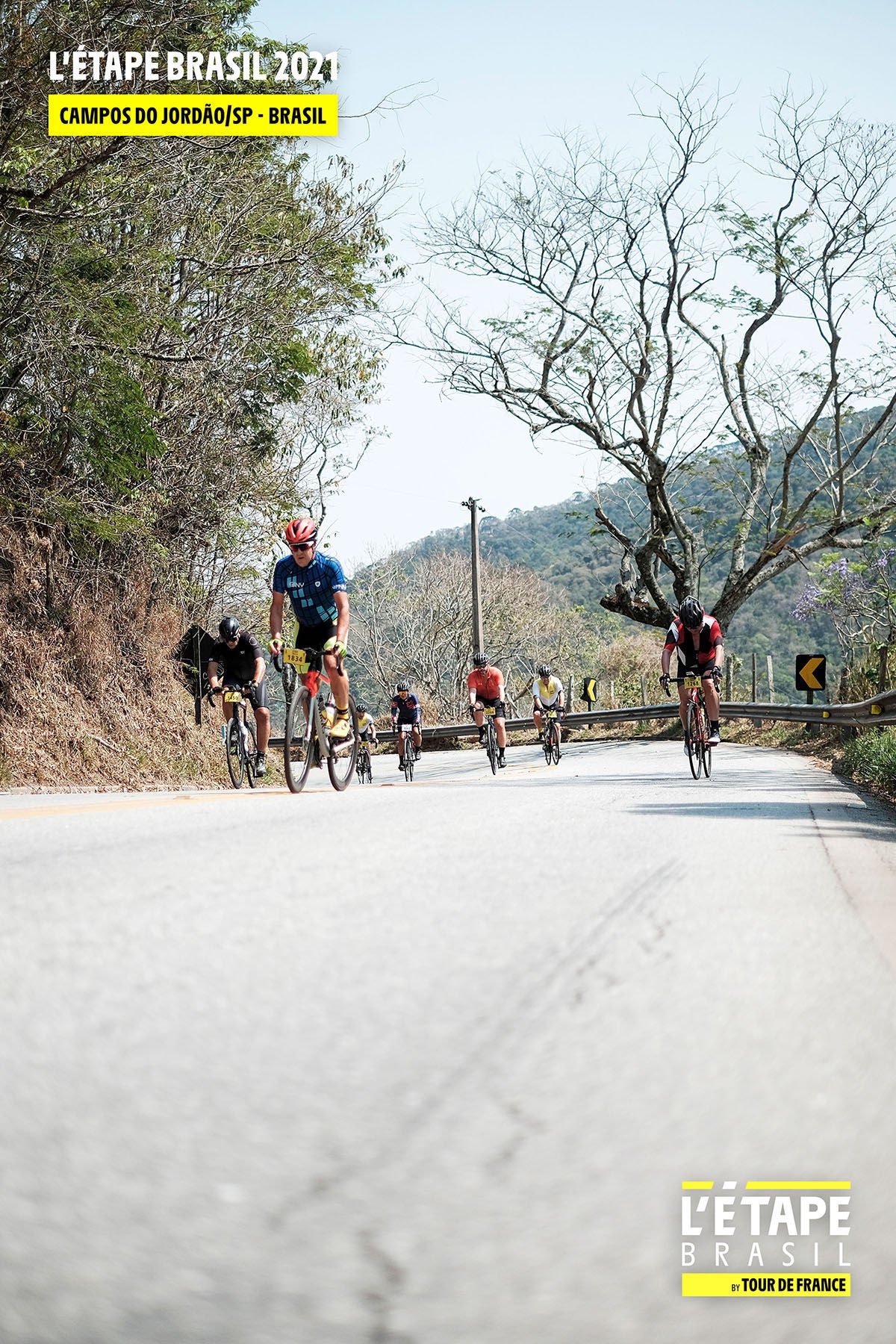 (imagem de ciclistas durante evento do L'etape Brasil)