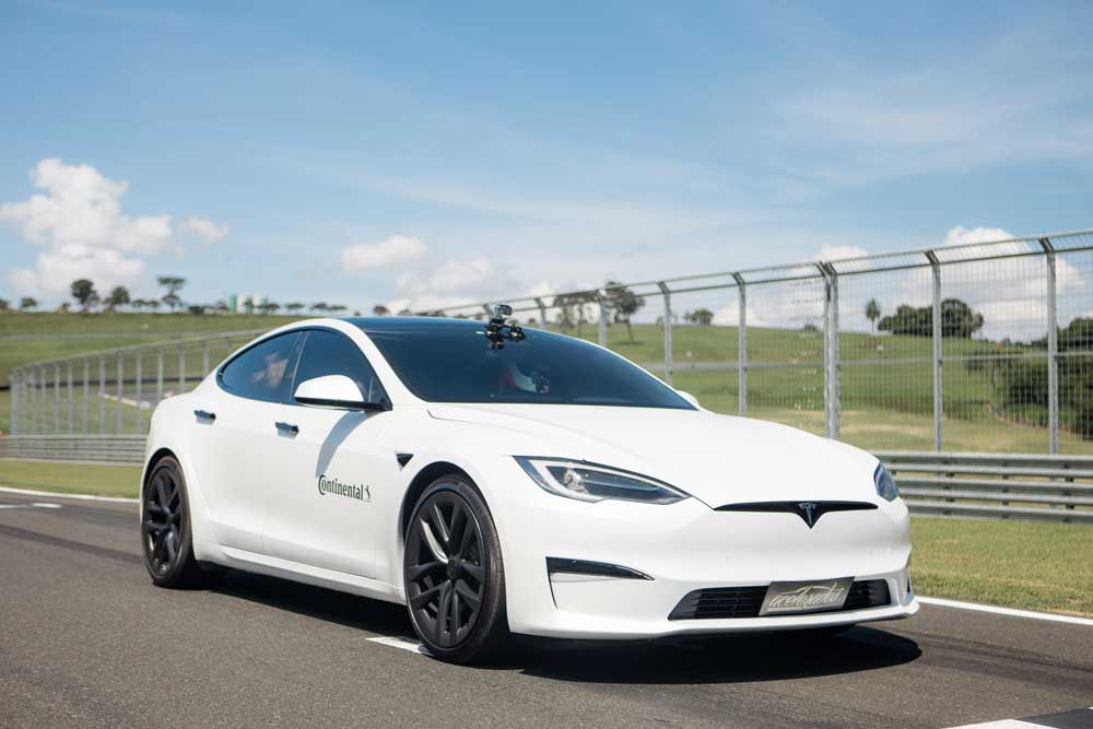 Volta Rápida: Tesla S Plaid (Controle Desligado)
