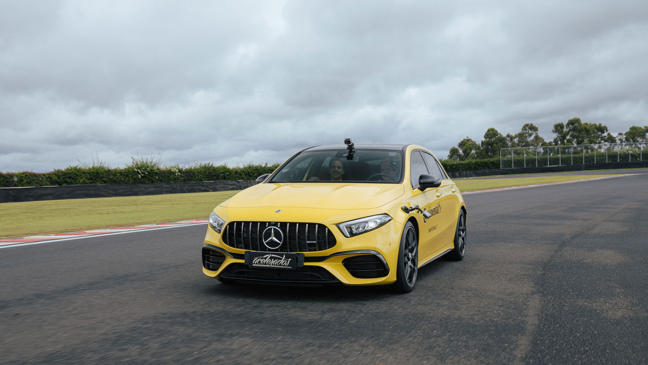 Volta Rápida: Mercedes AMG A45 S 4matic + SportContact 7