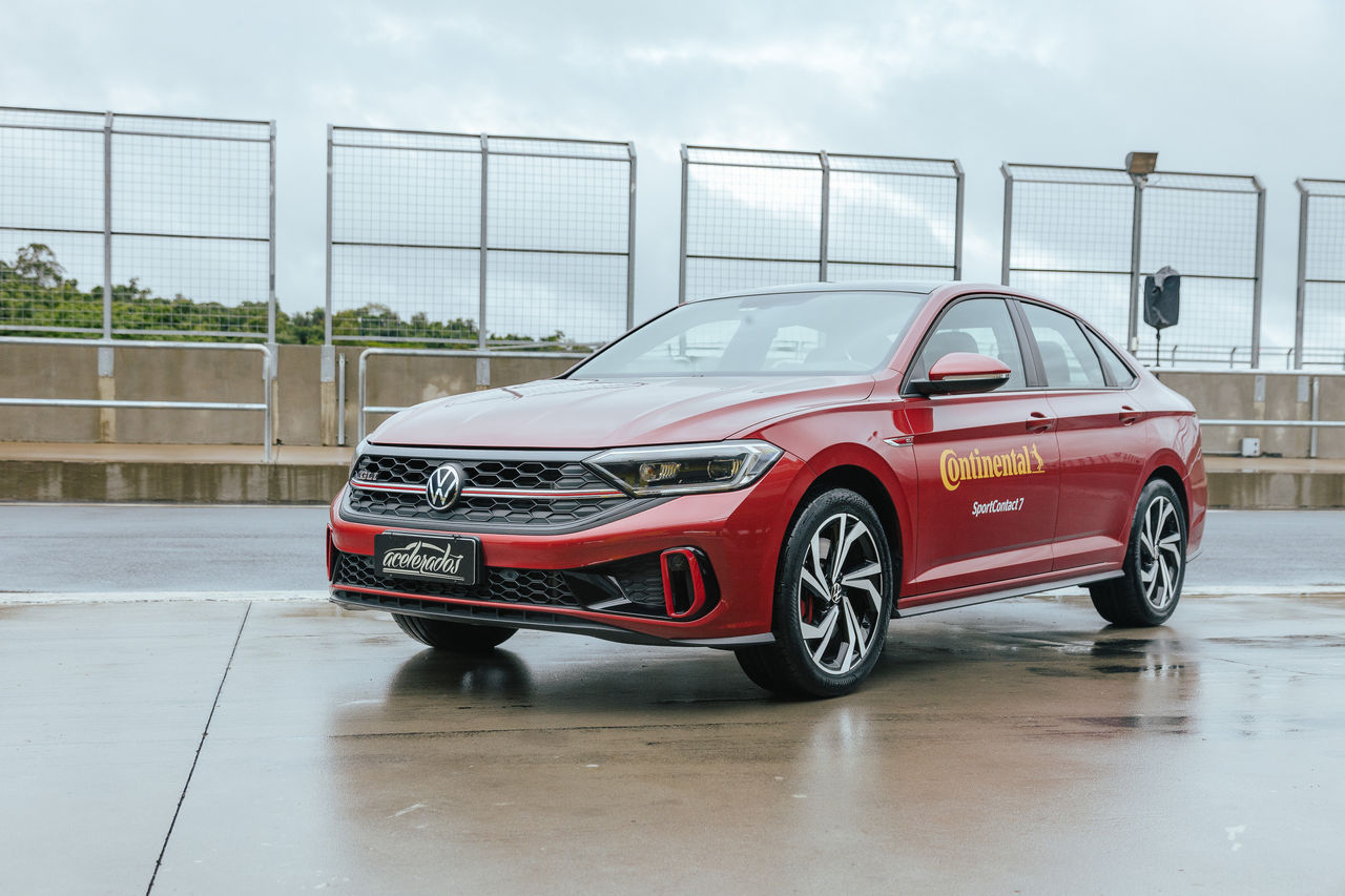 Volta Rápida: Jetta GLI 2023 + SportContact 7