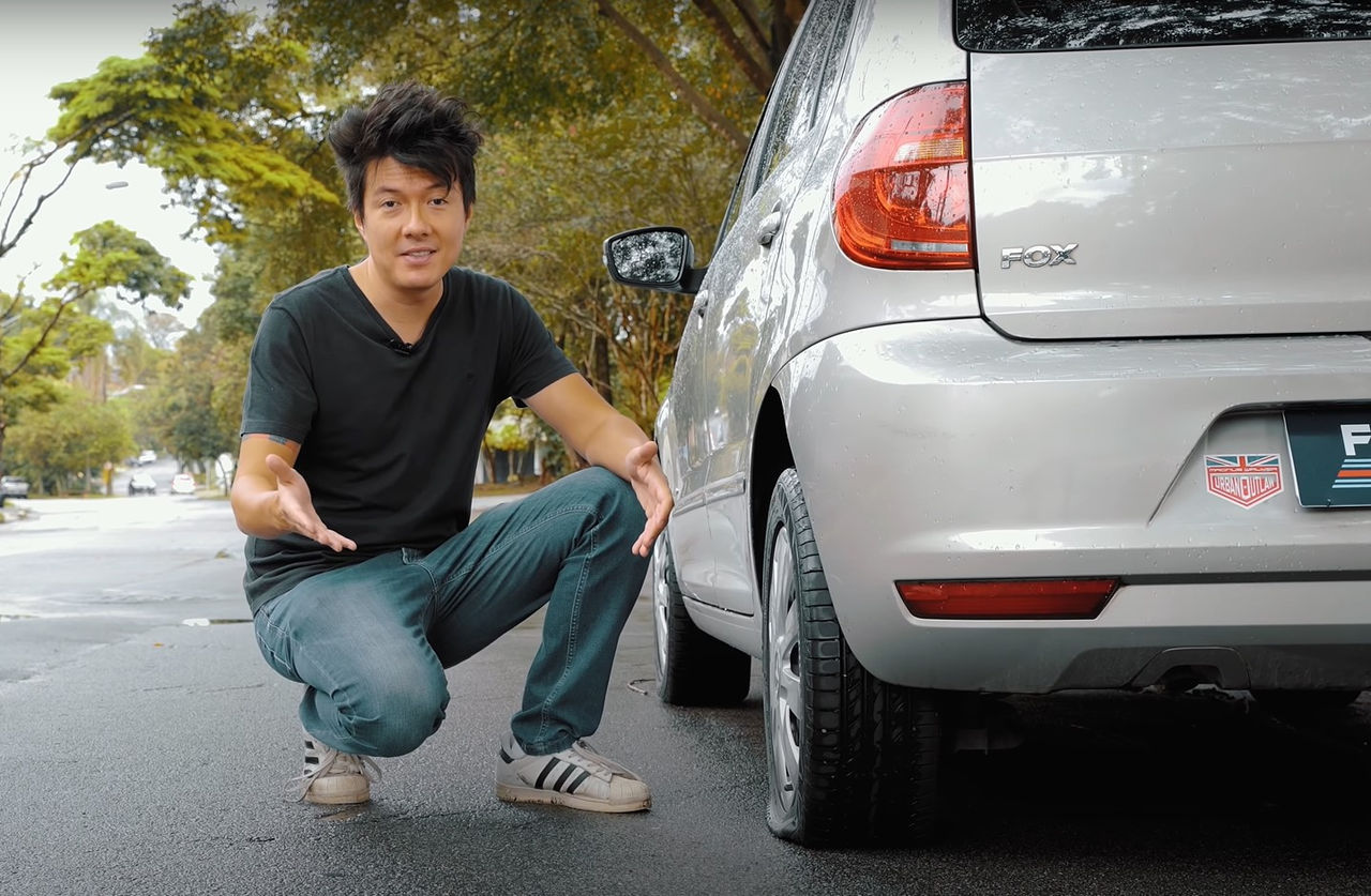 FlatOut: Como trocar o pneu furado do carro