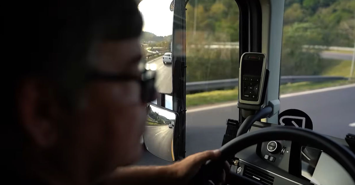 Kiko Bonesi fala sobre sua rotina de caminhoneiro na estrada