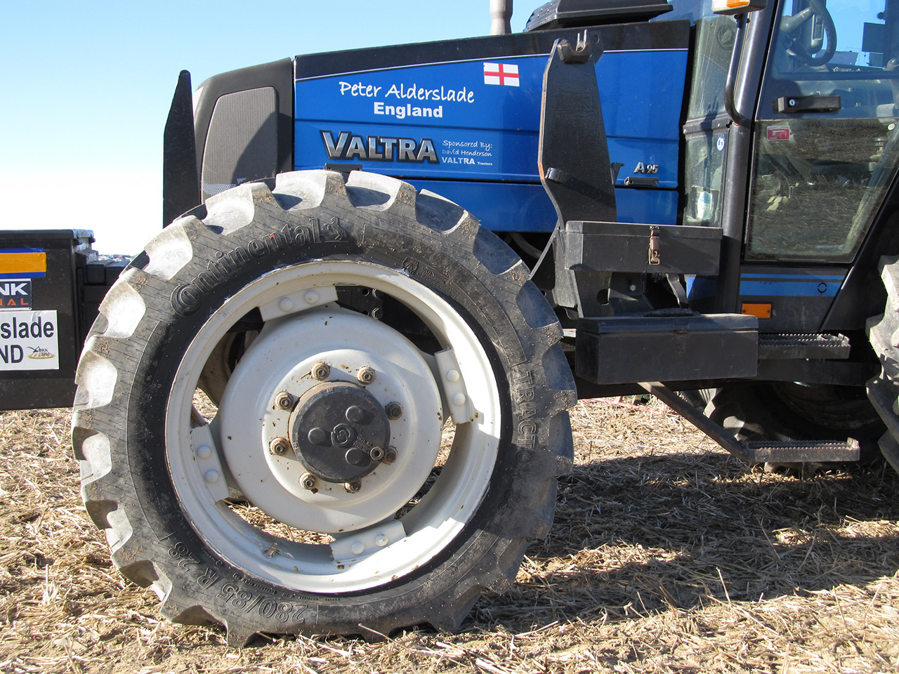 The British champion Peter Alderslade will compete on Continental Tractor85 tires for the first time. Tractor Valtra with Continental Tractor 85 tire