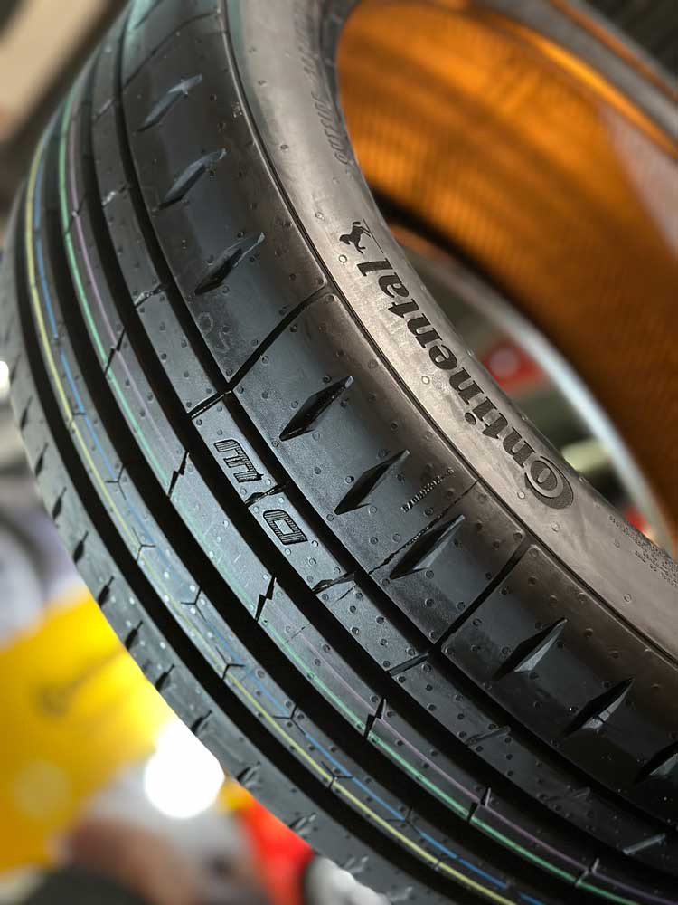 (foto do pneu ExtremeContact Sport 02)